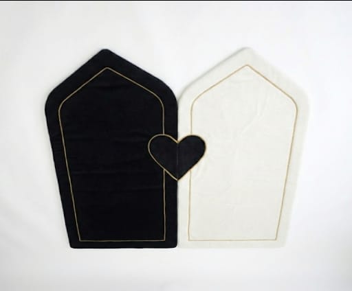 Couples Padded Prayer Mats – Black & White Heart Set